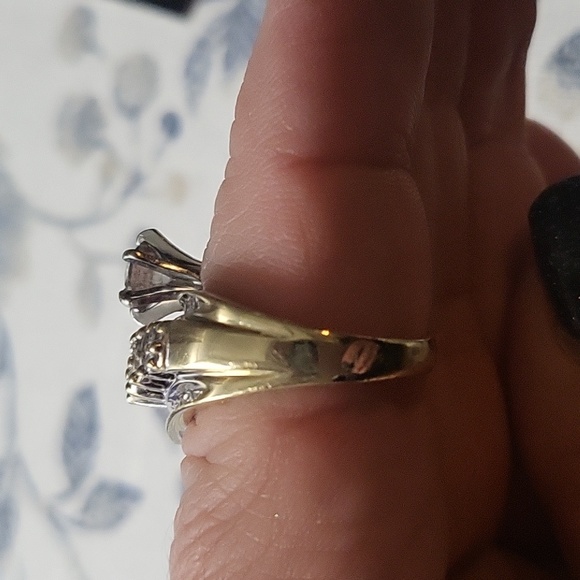 10k, Diamond Ring - Picture 7 of 8